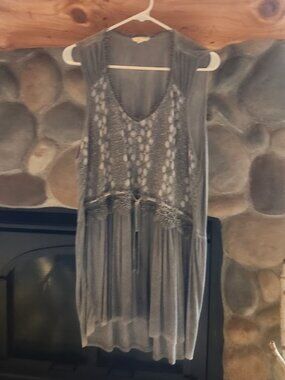 Mystree Grey Boho Top with Lace & Fringe - Size Small - Good Condition